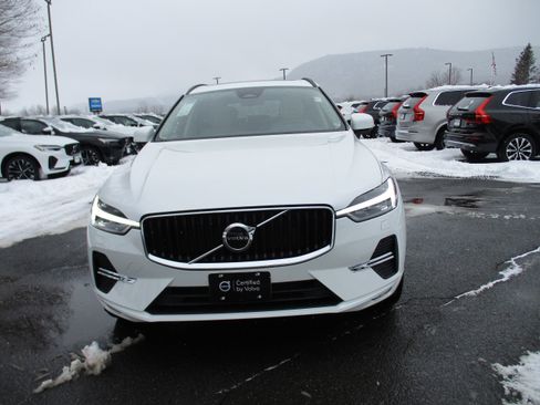 Certified 2022 Volvo XC60 B5 Momentum w/ Climate Package image 2