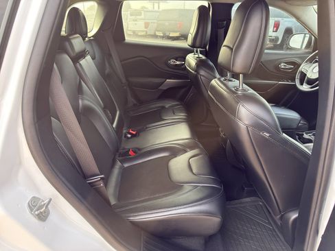 Used 2020 Jeep Cherokee Latitude Plus FWD image 24