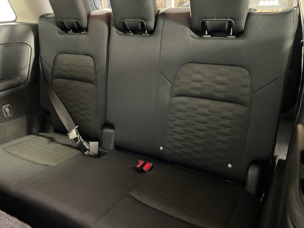 Used 2025 Nissan Pathfinder SV AWD/4WD image 20