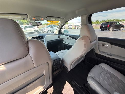 Used 2011 Chevrolet Traverse LTZ FWD image 16