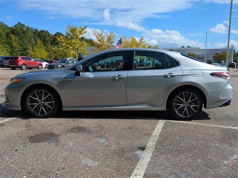 Used 2023 Toyota Camry XLE image 7