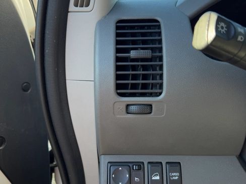 Used 2018 Nissan Frontier SV AWD/4WD image 16