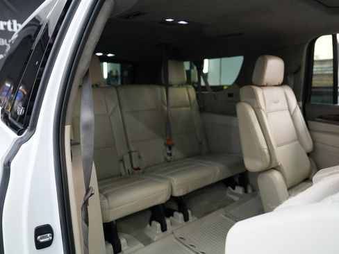 Used 2024 Cadillac Escalade ESV Sport Platinum w/ LPO, ONYX Package AWD/4WD image 37