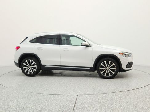 Used 2021 Mercedes-Benz GLA 250 4MATIC image 4