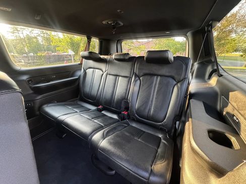 Used 2025 Jeep Wagoneer L Series II w/ 8-pass Seating Package AWD/4WD image 13