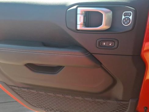 Used 2020 Jeep Wrangler Unlimited Sahara AWD/4WD image 16