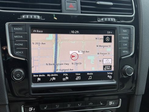 Used 2017 Volkswagen Golf R 4-Door image 15