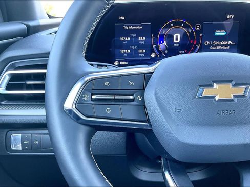 Certified 2026 Chevrolet Traverse LT FWD image 23