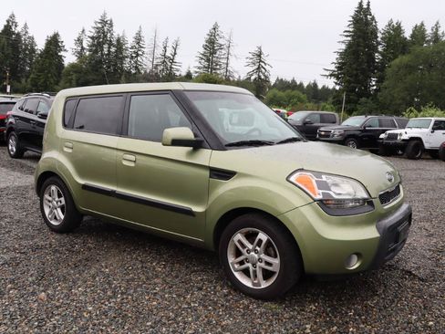 Used 2010 Kia Soul + w/ Audio Pkg FWD image 5
