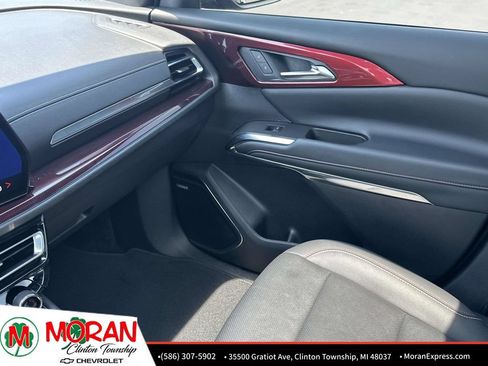 Certified 2025 Chevrolet Traverse Z71 w/ Enhanced Driving Package AWD/4WD image 31