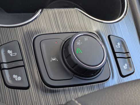 Used 2023 GMC Acadia SLT w/ LPO, Floor Liner Package FWD image 26