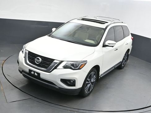 Used 2019 Nissan Pathfinder Platinum image 30