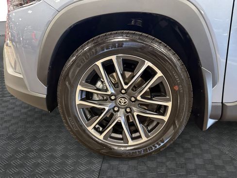 Used 2026 Toyota Corolla Cross XLE w/ Convenience Package image 15