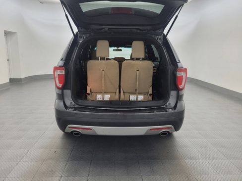 Used 2017 Ford Explorer XLT FWD image 29