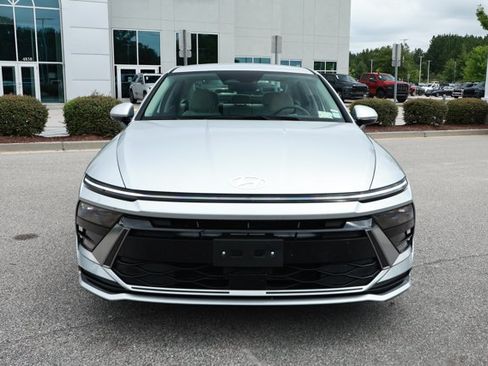 Used 2025 Hyundai Sonata SEL FWD image 2
