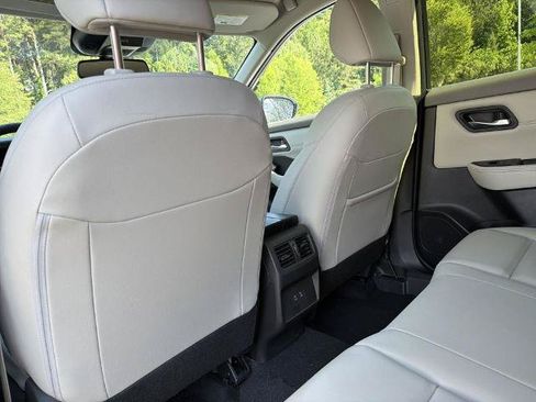 Certified 2025 Nissan Rogue SL AWD/4WD image 19