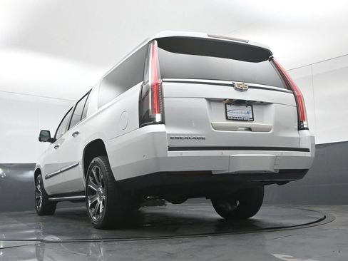 Used 2019 Cadillac Escalade ESV Luxury AWD/4WD image 68