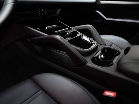 Certified 2026 Porsche Cayenne Coupe AWD/4WD image 25