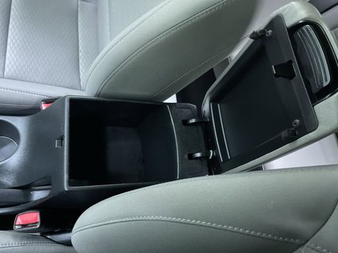 Used 2019 Hyundai Elantra SE image 24