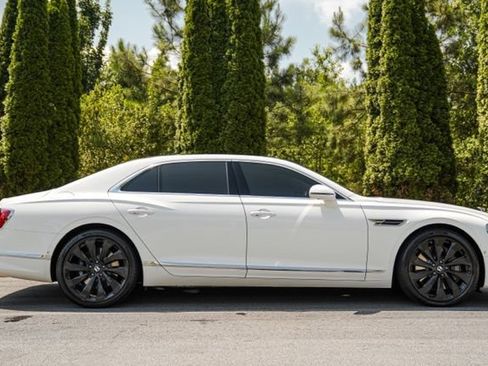 Used 2022 Bentley Flying Spur V8 AWD/4WD image 12