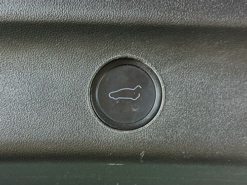 Used 2021 Tesla Model Y Long Range AWD/4WD image 29