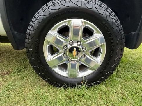 Used 2023 Chevrolet Silverado 2500 LTZ AWD/4WD image 6