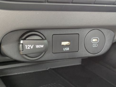 Certified 2025 Hyundai Elantra Sport image 19