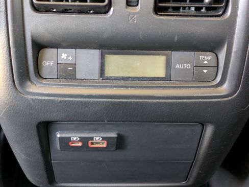 Used 2020 Nissan Pathfinder SV image 15