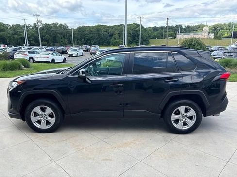 Used 2019 Toyota RAV4 XLE w/ Convenience Package AWD/4WD image 4
