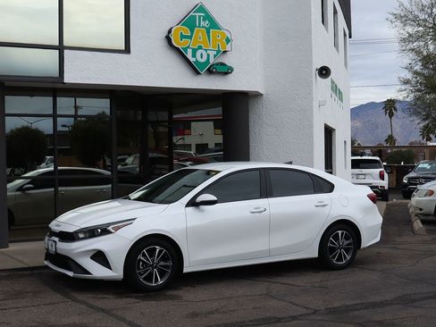 Used 2023 Kia Forte LXS w/ LXS Technology Package image 7