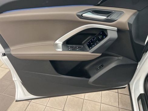 Used 2025 Audi Q5 Premium w/ Convenience Package image 9