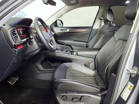 Used 2024 Volkswagen Atlas SEL Premium R-Line image 7