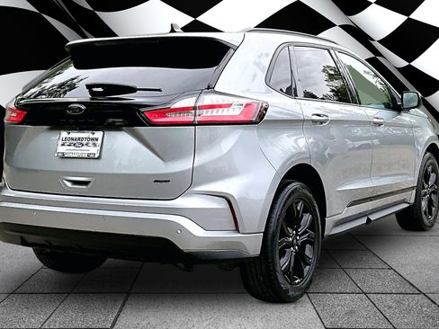 Certified 2022 Ford Edge SE w/ Black Appearance Package AWD/4WD image 2