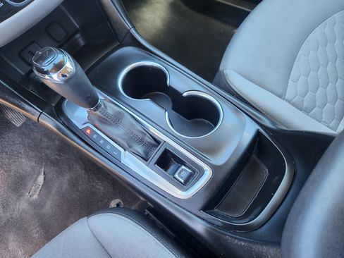 Used 2018 Chevrolet Equinox LT image 16