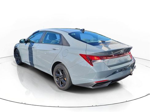 Used 2022 Hyundai Elantra SEL image 4