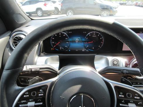 Used 2022 Mercedes-Benz GLB 250 4MATIC image 30