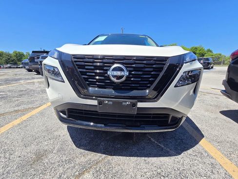 Used 2023 Nissan Rogue SV w/ SV Premium B Package AWD/4WD image 2