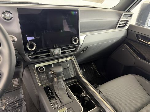 Used 2025 Lexus GX 550 image 4