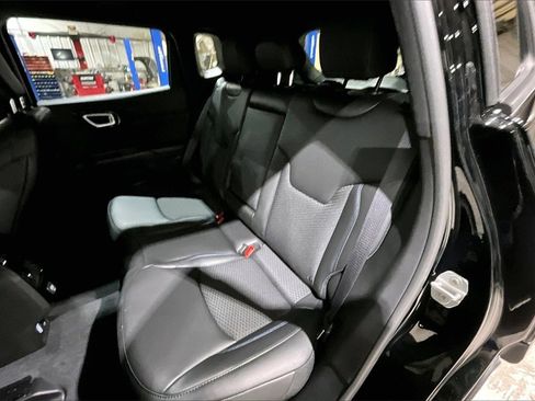 New 2026 Jeep Compass Latitude image 9