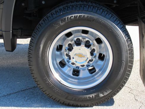 Used 2024 Chevrolet Silverado 3500 LTZ w/ LTZ Convenience Package image 9