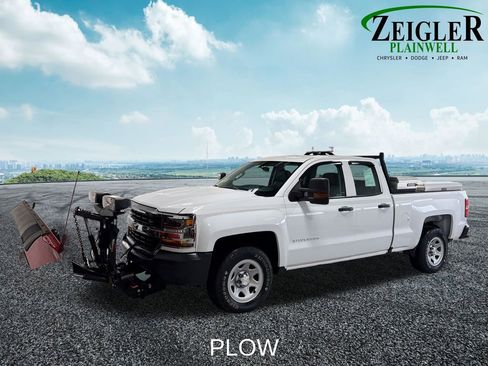 Used 2018 Chevrolet Silverado 1500 W/T w/ Trailering Package AWD/4WD image 2
