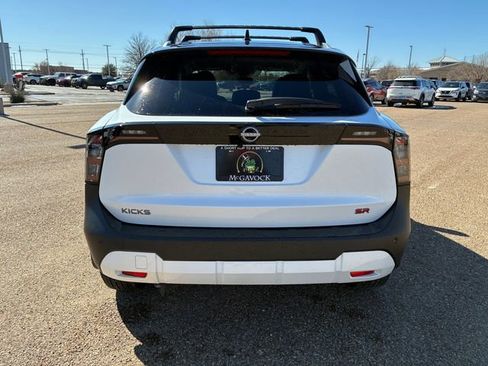 New 2026 Nissan Kicks SR image 5