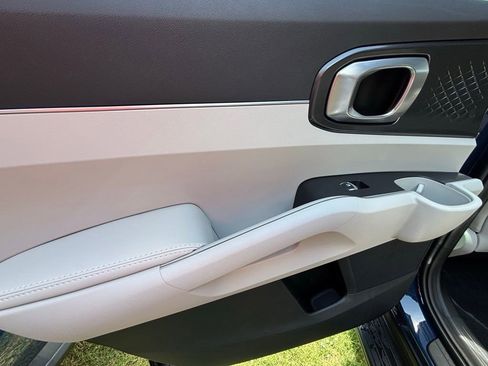 Certified 2025 Kia Sorento S w/ Panoramic Sunroof Package FWD image 13