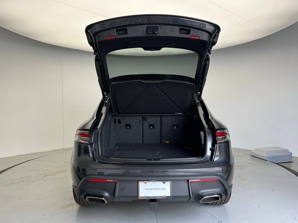 Used 2026 Porsche Macan AWD/4WD image 20