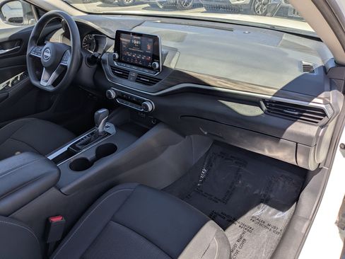 Used 2025 Nissan Altima 2.5 SV FWD image 33
