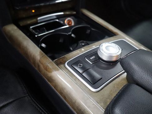 Used 2010 Mercedes-Benz E 350 E 350 4MATIC Sedan 4D image 16