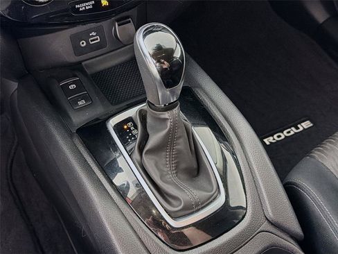 Used 2019 Nissan Rogue SV w/ Premium Package AWD/4WD image 22