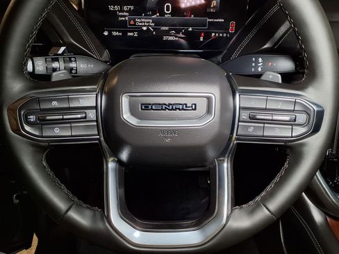 Used 2025 GMC Yukon Denali AWD/4WD image 7