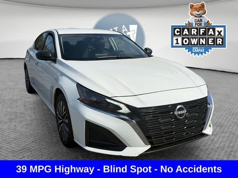 Used 2025 Nissan Altima 2.5 SV FWD image 1