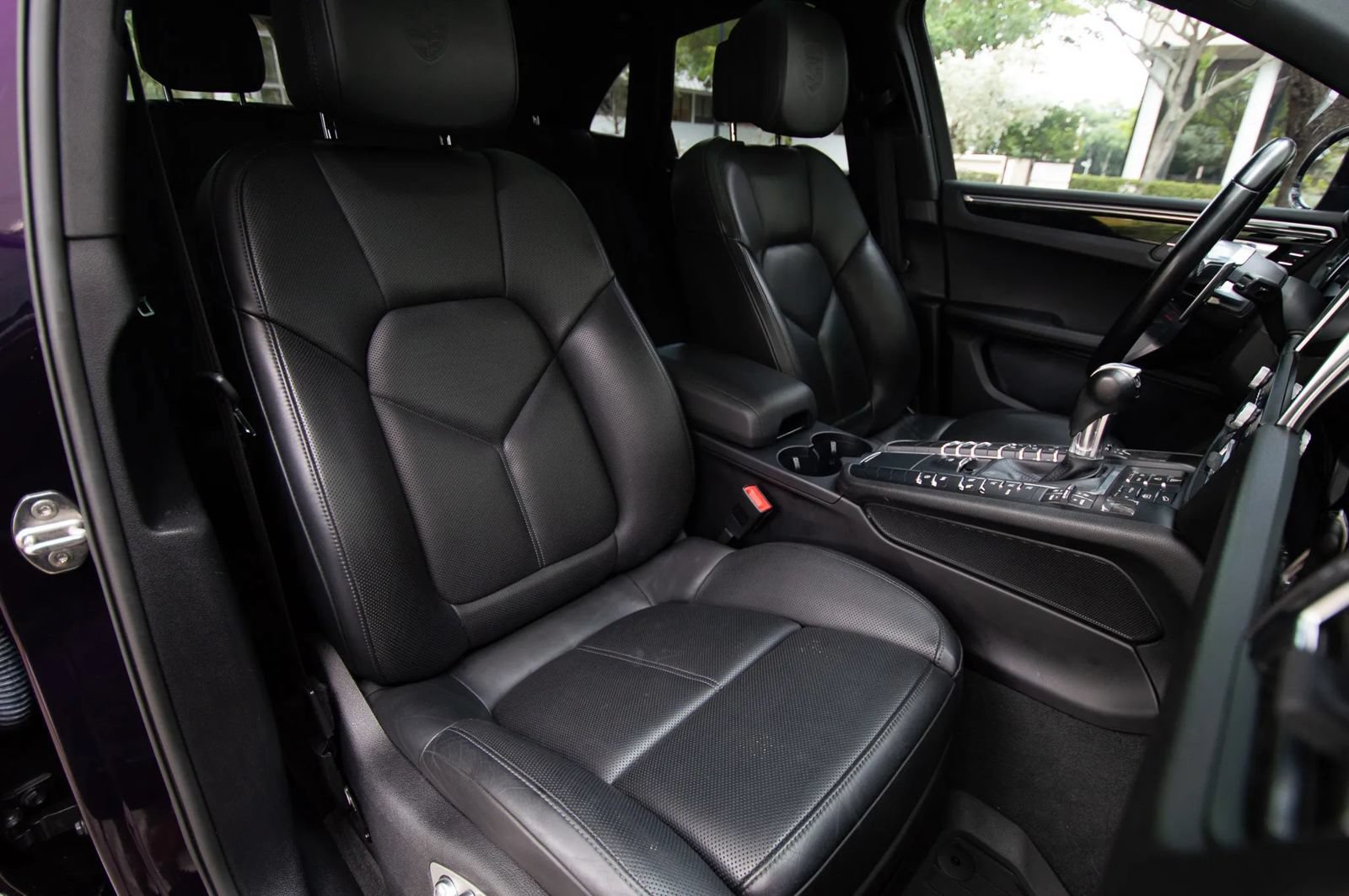 Used 2021 Porsche Macan w/ Premium Package Plus AWD/4WD image 46